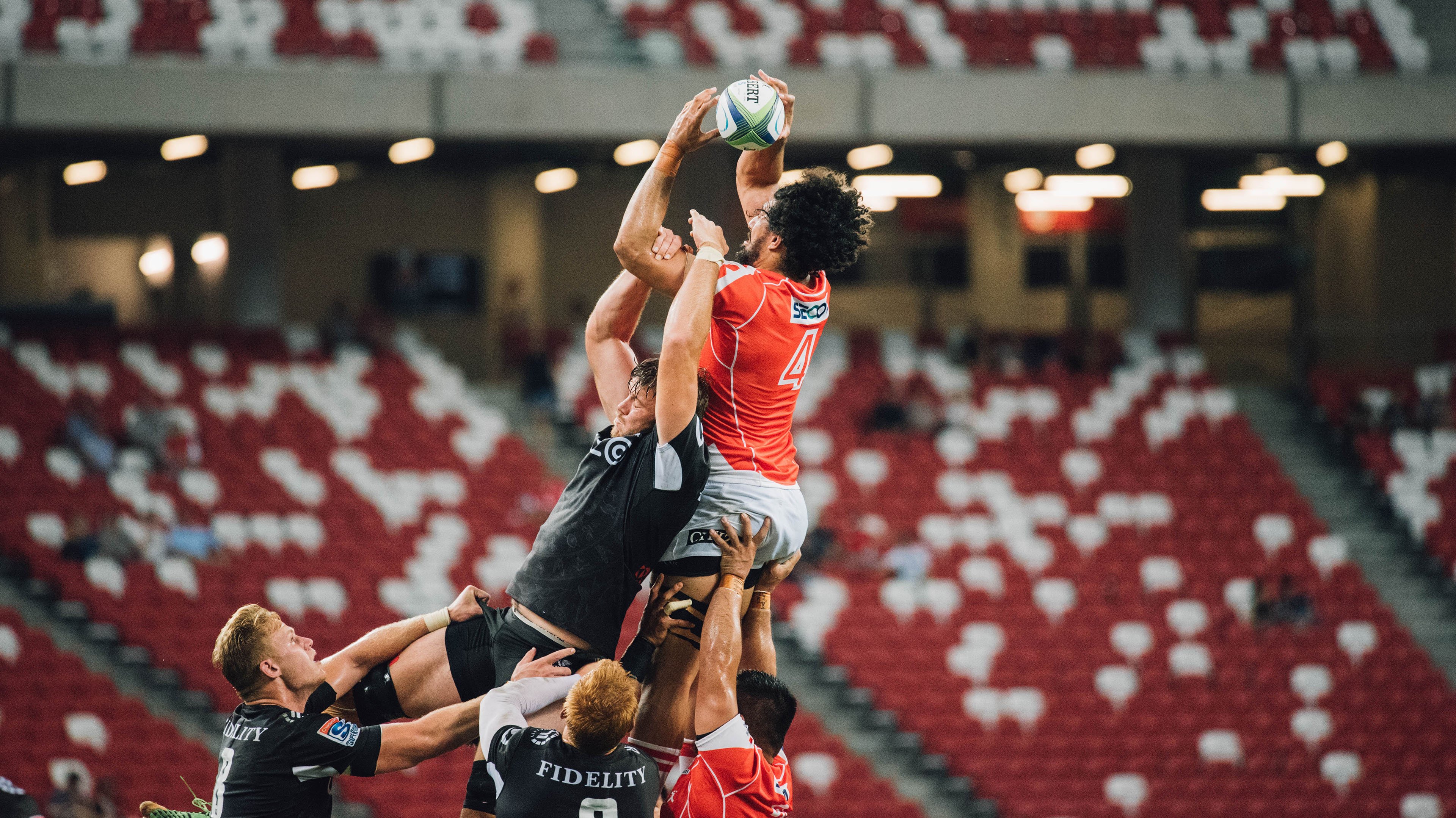 熊猫体育官网-西甲神级门将：神扑多次救险引爆全场，西甲门将60米吊射